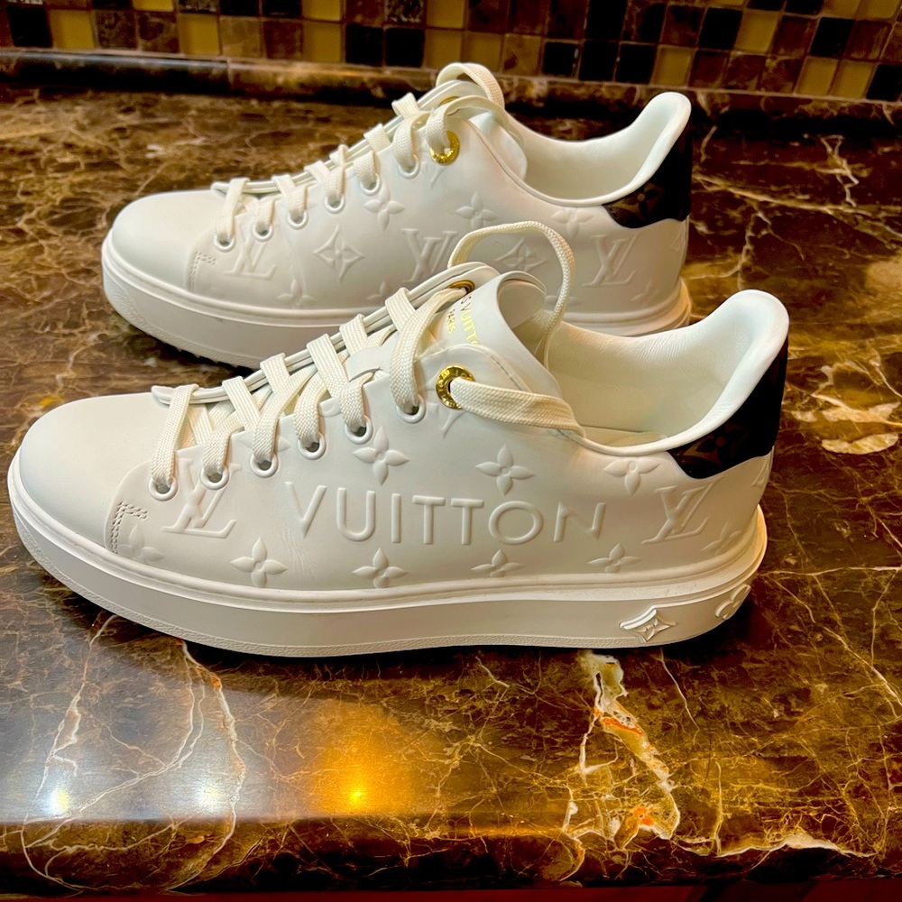 Louis Viitton white time out sneaker 38.5